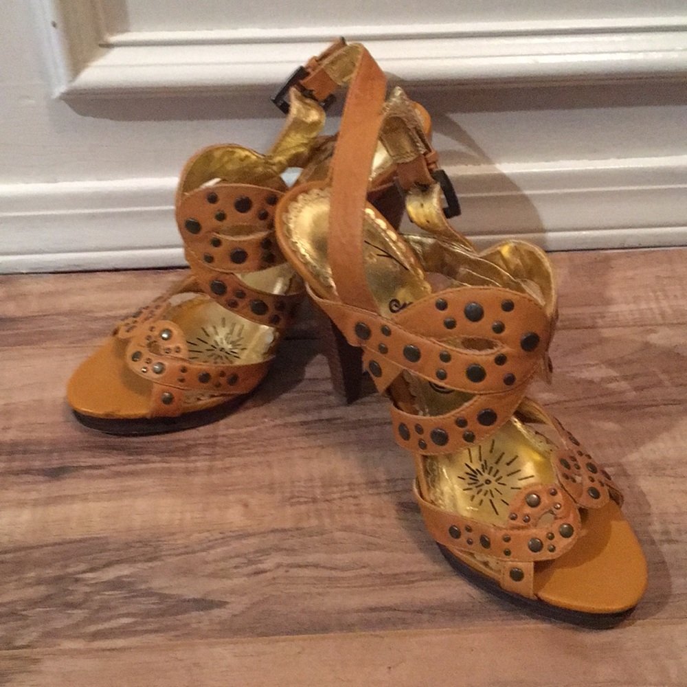 Naughty Monkey heels. 8.5. Tan with rivets.